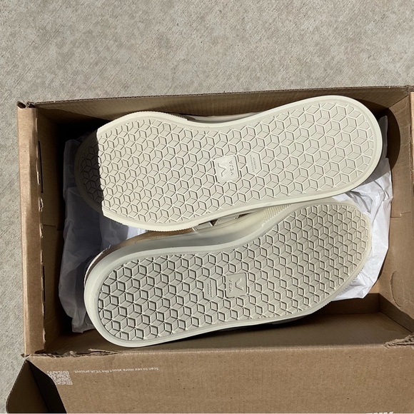 Veja Metallic Gold Sneakers - Picture 3 of 5